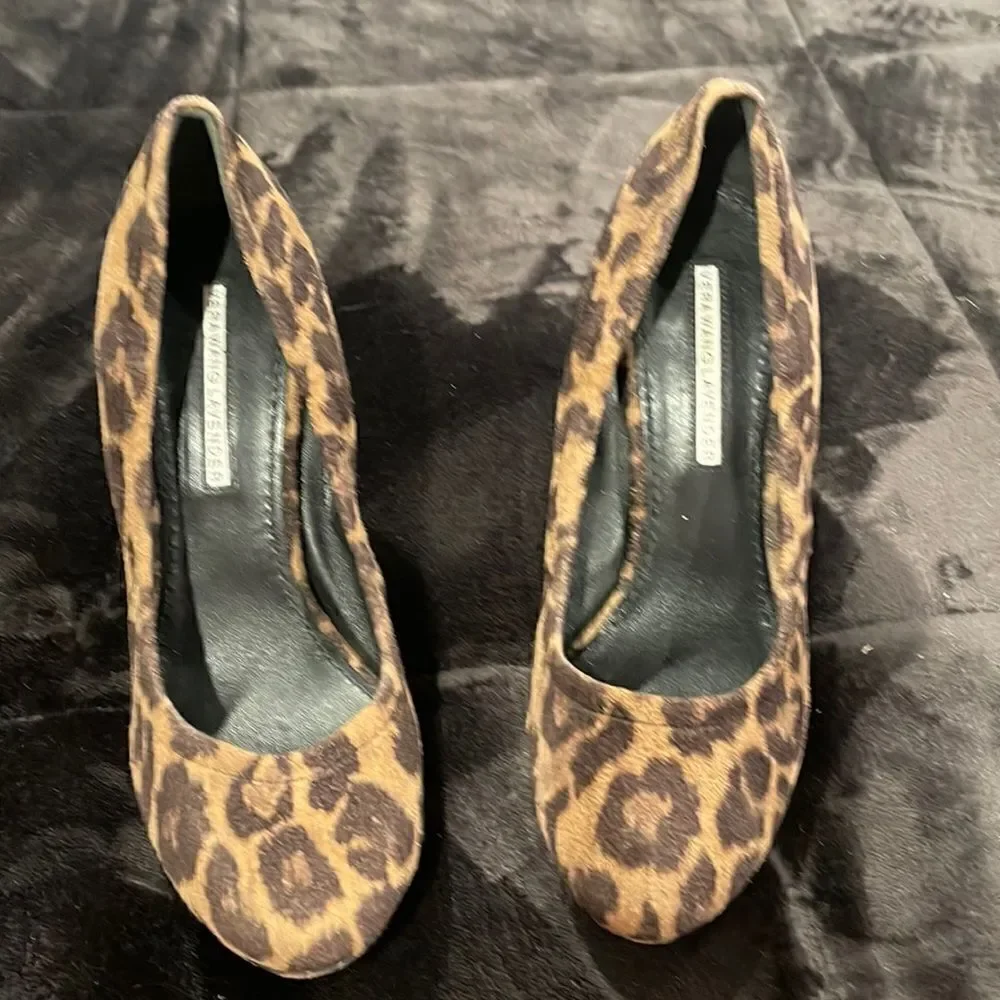 Vera Wang lavender wedge leopard/cheetah heels suede fabric size 6 1/2